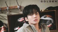 방탄소년단 정국, 팔면 신기록…트리플밀리온셀러