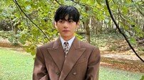 방탄소년단 뷔, 파리 패션위크를 ‘뷔션위크’로