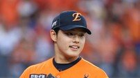 “나한테 왜그래” “동주는 동주” “네가 최고다” 한화 문동주의 KBO PS 최고 구속 지켜본 선수들의 반응