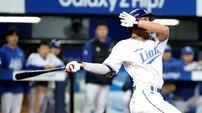‘올해 PO 첫 아치’ 김영웅, 류현진 상대 3점포 발사…김태훈도 PO 2번째 홈런, ‘라팍효과’ 터진 삼성 [PO 3차전]