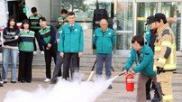 옹진군,  전 직원 대상 실전 화재진화 교육 진행…미추홀소방서와 합동