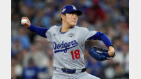 “모든 것 해낼 수 있는 투수” 야마모토 PS 2연속 완투승 괴력…LA 다저스, 토론토 꺾고 월드시리즈 승부 원점