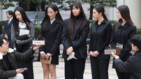 法 판결문 낭독에만 40분 ‘네가 있어야할 곳은 어도어’ 뉴진스는 항소[종합]