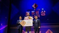 “위대한 투수 최동원을 기억하겠다” 한화 폰세, 만장일치로 ‘제12회 BNK 최동원상’ 수상