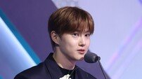 빅크, 2025 KGMA서 엑소 수호에 ‘글로벌 스타상’ 전달