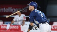 KBO 수비상 주인공 9명 공개…최대 격전지 유격수, ‘투표점수 우위’ 김주원이 박찬호 제쳤다