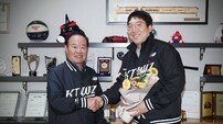 “KBO 최고 타자 영입” KT, ‘한국시리즈 MVP’ 김현수 품었다…3년 50억 전액 보장