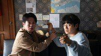 범죄 장르 외피 ·코믹 액션 내면… ‘정보원’, 연말 극장가 다크호스인 이유[리뷰]