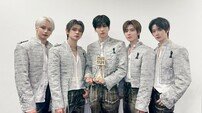 TXT, ‘슈퍼 스테이지 아티스트’ 수상… 서사 퍼포먼스의 힘