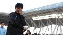 [SD 대구 인터뷰] 강등된 뒤 팬들 앞에서 눈물쏟은 김병수 대구 감독, “결과를 겸허하게 받아들이지만 눈물이 멈추지 않는다”