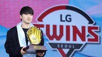 박해민+외인 삼총사, 128억 원으로 지켰다…LG, 2023년 우승 후 얻은 교훈 ‘전력 유출 최소화’
