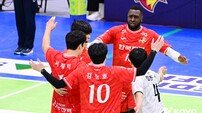 ‘집념’의 한국전력, OK저축은행과 풀세트 접전 끝 승리…베논 37득점 폭발