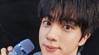 방탄소년단 진 고정석, 9개월째 내려오지 않는다