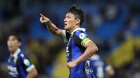 인천, ‘캡틴’ 이명주와 계약 연장…윤정환 감독 2년차 플랜에 여전한 존재감