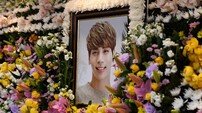 샤이니 민호, 故 종현 8주기 추모…“늘 형을 사랑해”