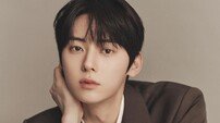 황민현, 제대 후 1년 9개월 만에 복귀… ‘2025 MBC 가요대제전 멋’ MC 출격
