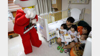 산타가 병원으로 갔다… 레고랜드의 따뜻한 출근