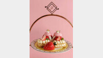 오후에 딸기가 올라왔다… 그랜드 머큐어 하이티 테이블