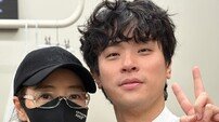 김혜수, ‘국민 전 남친’ 박정민 만났다…엄지 척 투샷 [DA★]