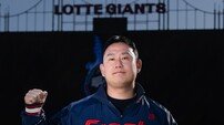 롯데 유일한 내부 FA 김상수, 1년 최대 3억 원에 잔류…“마운드서 헌신 높게 평가”