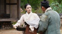 전미도, 이번엔 궁녀다…첫 사극서 단종 곁 지킨 이유 (왕과 사는 남자)