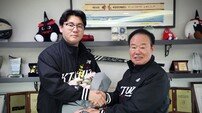 “KT와 계속 함께해 기쁘다” 장성우, 캠프 출국 전날 계약…2년 최대 16억 원에 도장