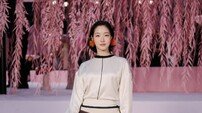 김고은, 샤넬 쇼 빛냈다…우아한 존재감