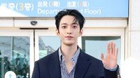 세븐틴 도겸, 클래식한 블레이저로 겨울 남친룩 완성