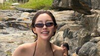 효민, 시드니 홀린 몸매…끈 하나에 의지한 아찔 볼륨 [DA★]