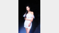 라잇썸 초원·주현, 런웨이 데뷔…성숙美 폭발 