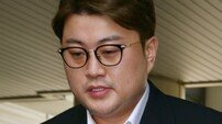 김호중, 안티팬 180명 소송 패소…7억 청구 기각