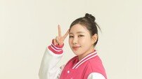 송가인, 대학생인 줄…핑크 야구점퍼 입고 ‘심쿵’ 손하트 [DA★]