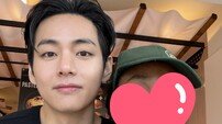 방탄소년단 뷔, 냅킨 받으러 갔다가 레전드 샷 생성