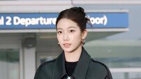 카즈하, 공항이 런웨이 ‘시선 올킬’ [포토]