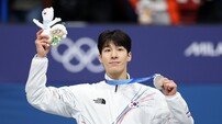 ‘3연속 올림픽 메달’ 황대헌, 쇼트트랙 남자 1500m 은메달 획득
