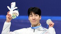 ‘1500m 은메달’ 황대헌 역시 강했다, 개인 4번째·3연속 올림픽 메달 손에 넣었다 [강산 기자의 여기는 밀라노]