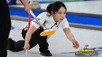 ‘8엔드 3득점으로 한일전 지배’ 한국 여자컬링, 숙적 일본 꺾었다…라운드로빈 전적 3승2패 [밀라노올림픽]