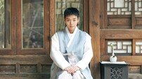 ‘왕과 사는 남자’ 박지훈, 정갈한 한복 자태로 설 인사