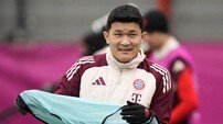 한국축구 대위기! “김민재, 무릎 통증으로 훈련 제외” 주말 도르트문트전 출전 불투명…우승 분수령 데어 클라시커 앞두고 뮌헨 초비상