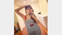 현아, ‘N차 임신설’에 정면돌파…노출 셀카 공개
