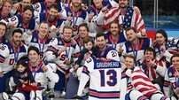 ‘극적인 골든골’ 미국, 캐나다 제압 ‘46년 만에 아이스하키 金’ [올림픽]