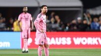 ‘메손대전’서 완패한 메시, 판정 불만에 심판실 난입?…MLS “규정 위반 아냐”