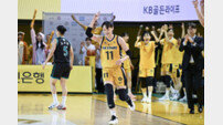 ‘강이슬 24점’ 3점슛 13개 폭발한 KB스타즈, 하나은행 꺾고 정규리그 우승 매직넘버 ‘2’ [현장리뷰]