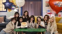 우주소녀, 데뷔 10주년 기념 토크 라이브 성료…25일 신곡 ‘블룸 아워’ 발표