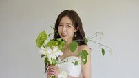 ‘문원♥’ 신지, 5월 결혼 앞두고 웨딩 화보 공개…순백의 여신 [DA★]