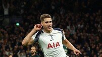 강등되면 연봉 반토막? 괜찮아, 난 빅클럽 갈거야! 토트넘 DF 판 더 펜, 5년 계약연장 거절…레알 마드리드냐, 바르셀로나냐