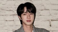 방탄소년단 진, 흔들린 사진도 화보라니