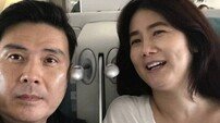 심은하, 비행기 셀카 근황 화제…54세 여전한 미모[SD셀픽]