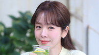 한지민,비하인드 컷에서도 눈부신 미모와 섬세한 표현력으로 시선 사로잡아