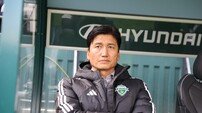[SD 김천 인터뷰] 개막전서 불주사 맞은 정정용 전북 감독, “왕관의 무게 느낀다…수비 실수 줄여야 승산 있어”